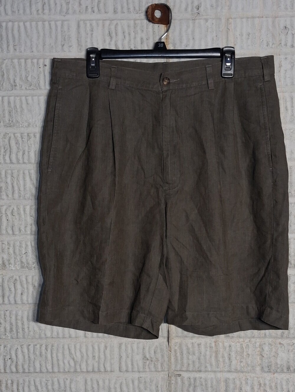 Jos A Bank Men's Olive Green/ Brown Linen Shorts In A Size 35 Waist. EUC